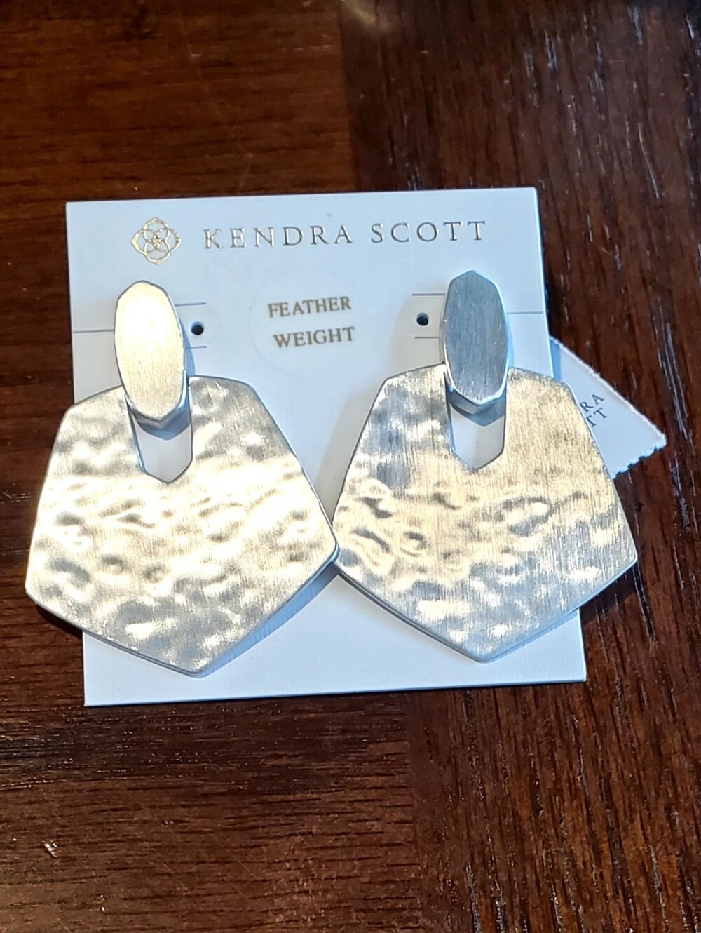 Kendra Scott "Finch" Hammered Earrings Nwt - Picture 7 of 9